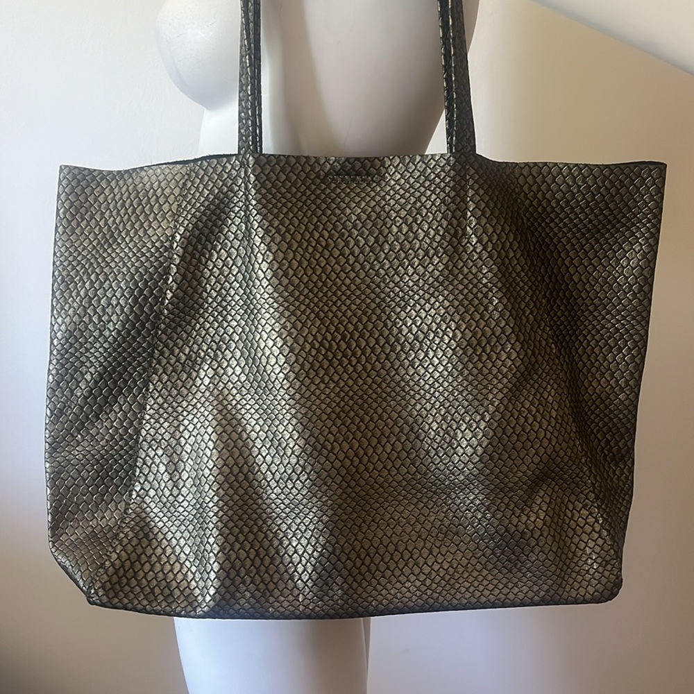 Streets Ahead Leather Elegant Black and Gold Tote Bag - Picture 2 of 11